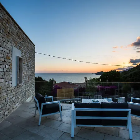 לינה וארוחת בוקר Scissure Sea 4*